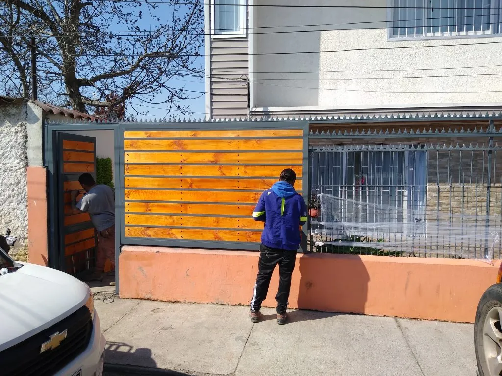 Reja perimetral metálica en Quinta Normal — foto 5 de 10