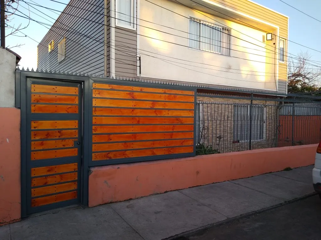 Reja perimetral metálica en Quinta Normal — foto 4 de 10