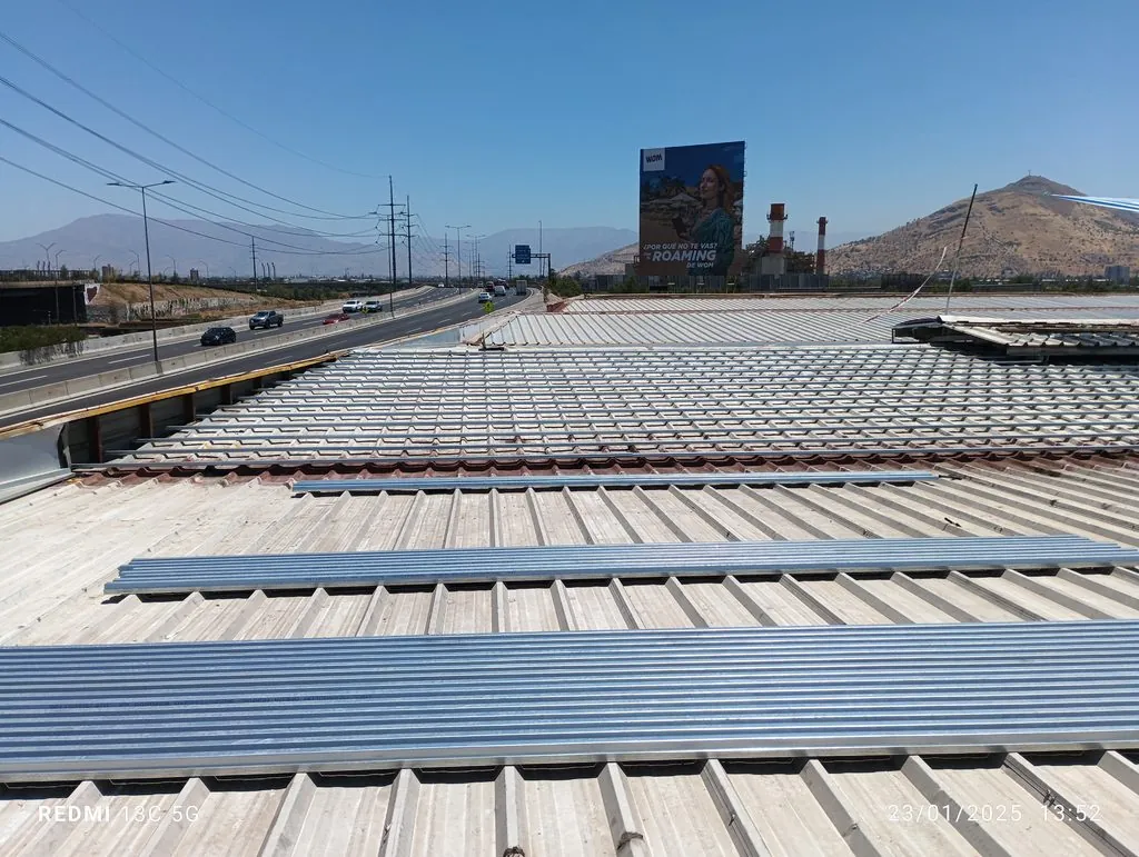 Cambio de cubierta de 2.500 m² en recinto industrial, Pichara — foto 6 de 6