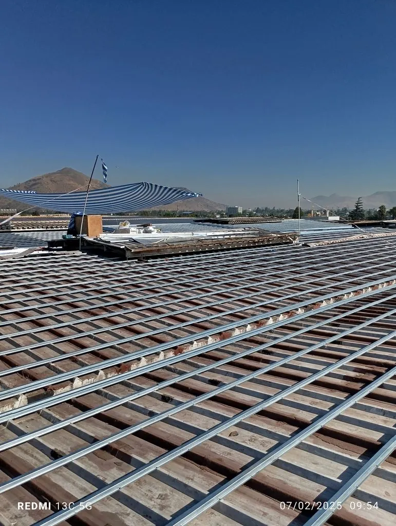 Cambio de cubierta de 2.500 m² en recinto industrial, Pichara — foto 4 de 6