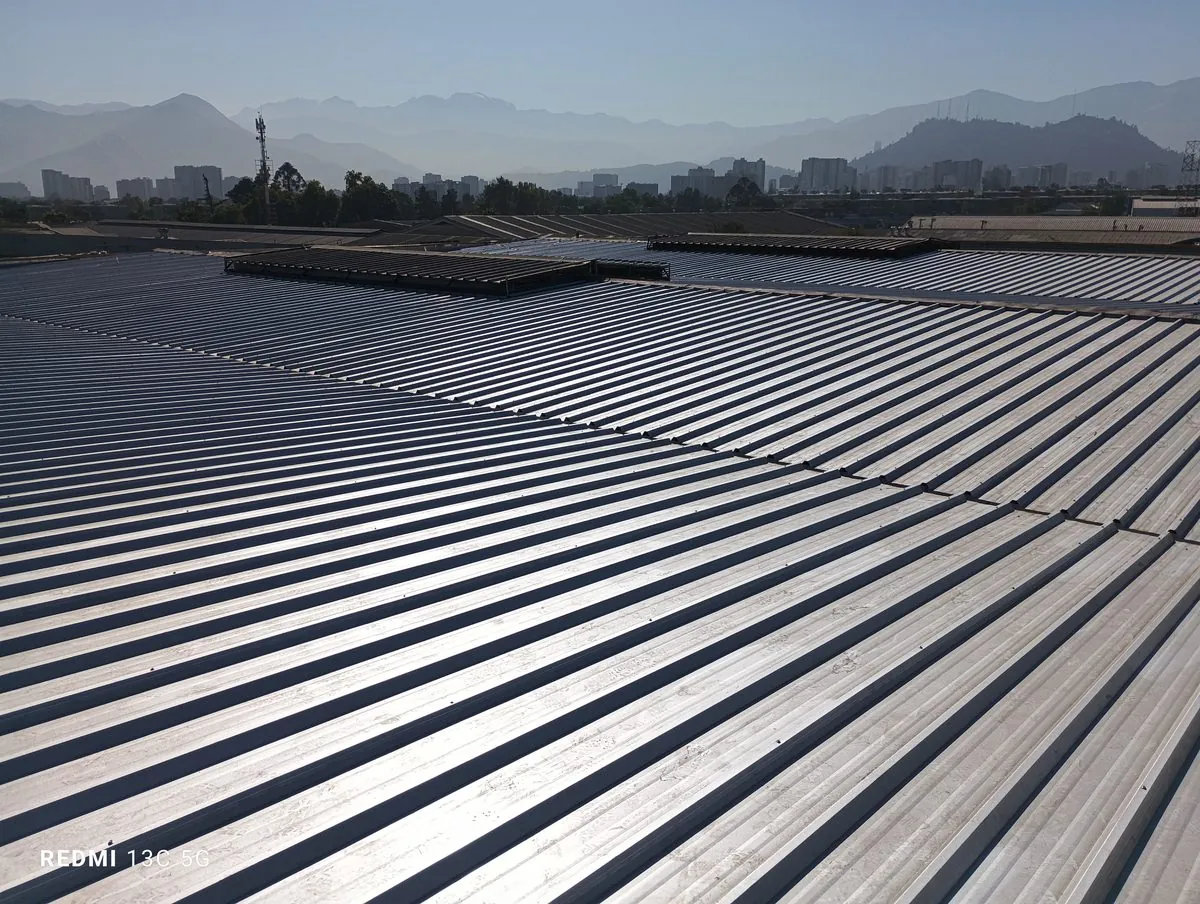 Cambio de cubierta de 2.500 m² en Pichara